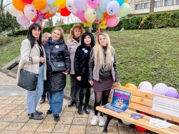 Фондация „Лазар Ивилинов Тодоров“ дари пейка, символ на „невидимите хора“ - тези с редки болести