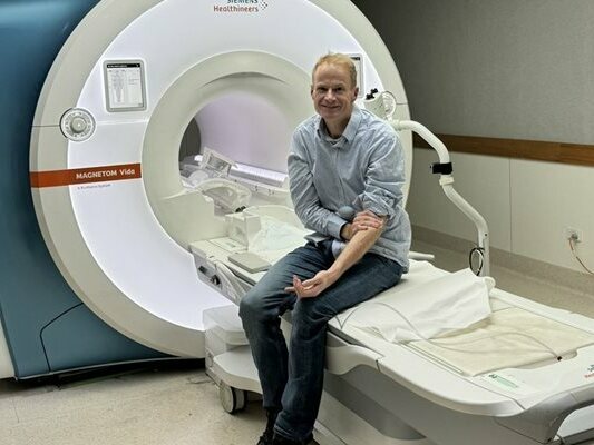 Професор стопи тумор в собствения си мозък