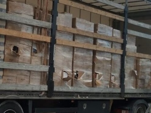 Задържаха 60 000 луксозни парфюма, „маскирани“, като компоти