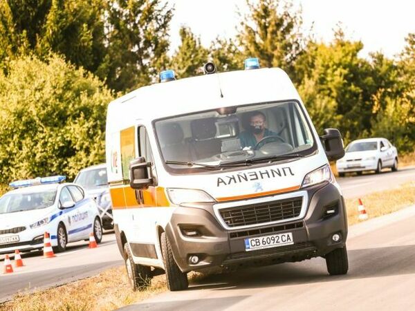 Майка и дъщеря са в болница след катастрофа в Цар Калоян