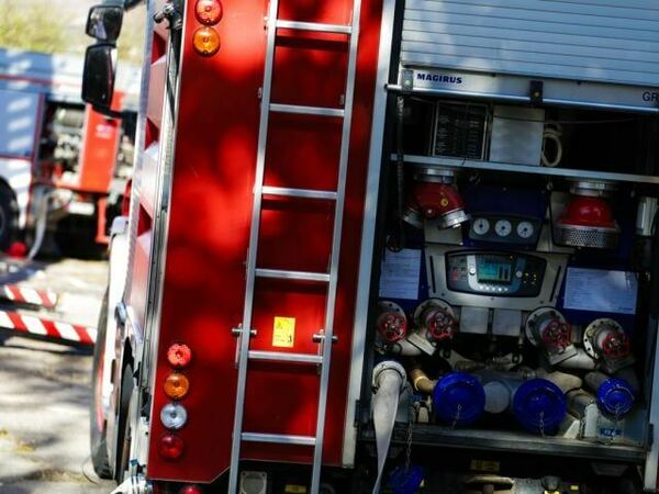 Отпадъци, къща и лек автомобил горяха в областта вчера