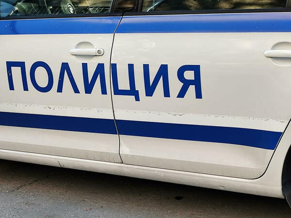 Увредиха два автомобила на разградчанин