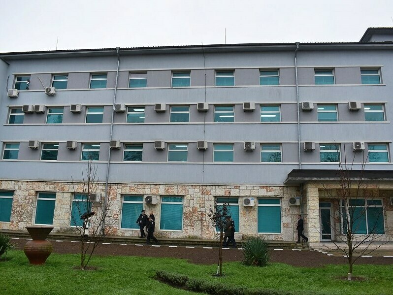 Затворници поддържат градинка в Разград