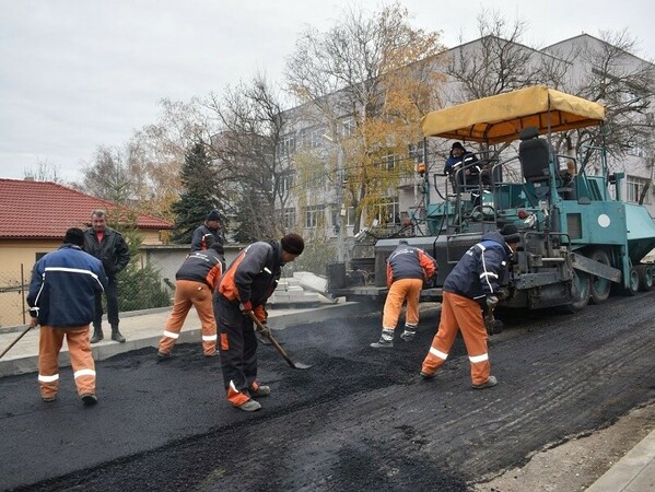 Започна асфалтиране на улица „Велес“