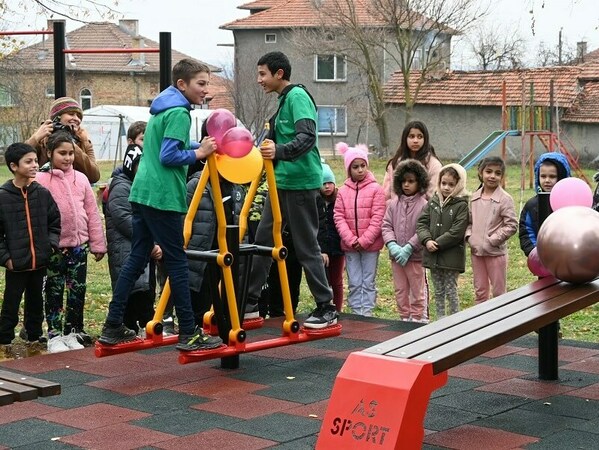 Фитнес на открито за децата на Стражец