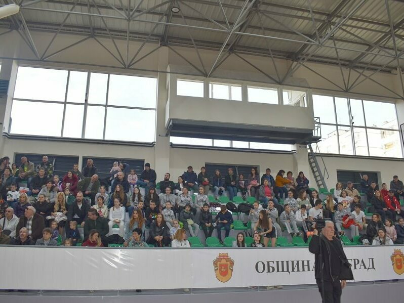 Учители мерят сили в четири вида спорт