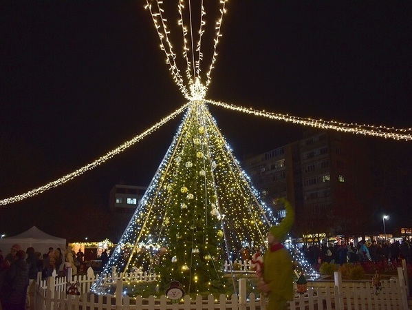 Ефектна поява на Дядо Коледа в Разград