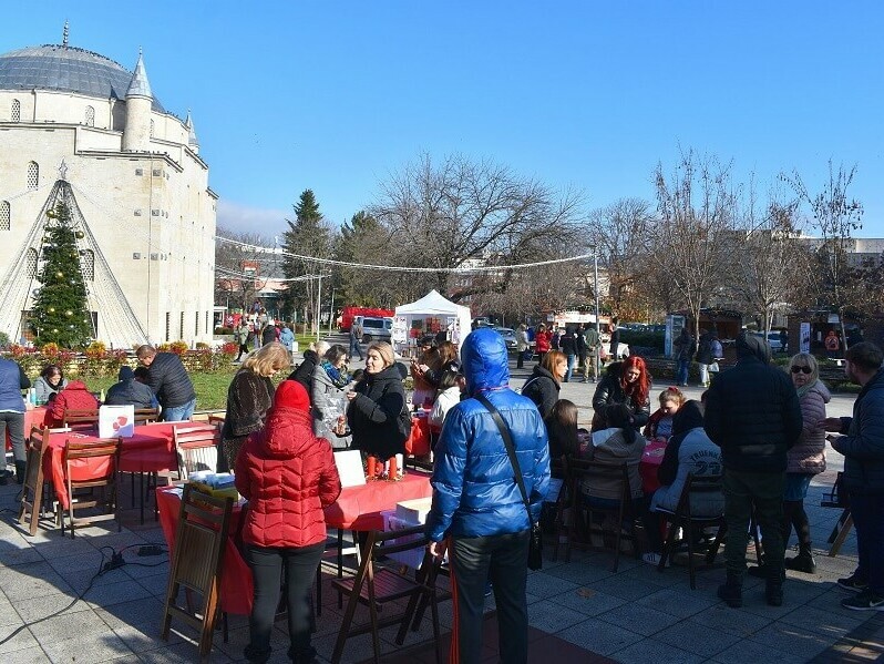 Базар с изделия от първата коледна работилница