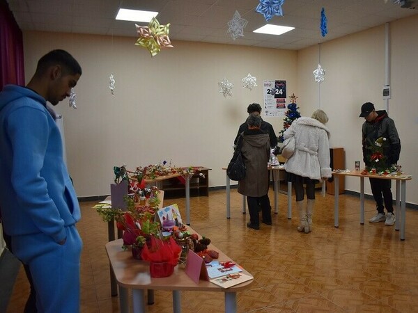 Коледен базар в подкрепа на осмокласник