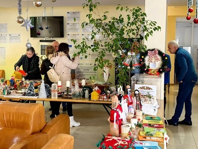 Коледен базар „От деца за деца“ в Кубрат