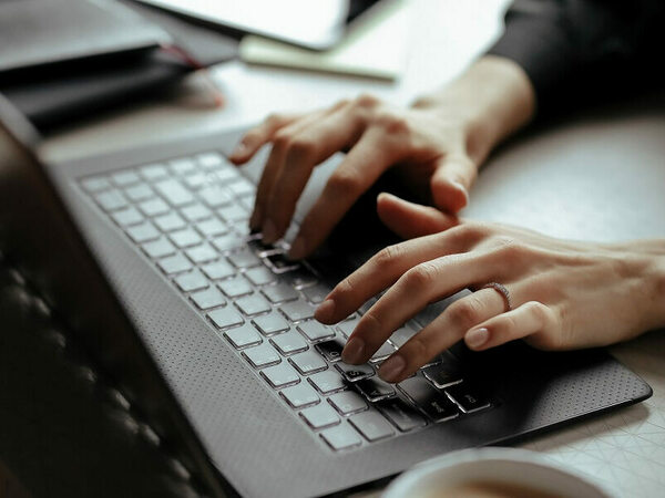 Опити за измама с фалшиви обаждания и имейли