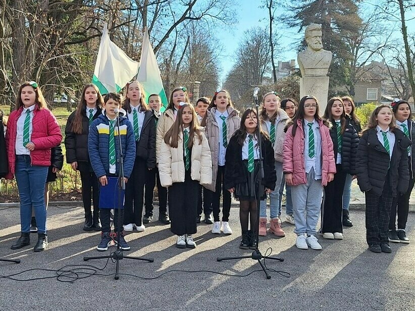 Разград почете поета революционер