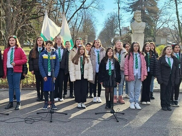 Разград почете поета революционер