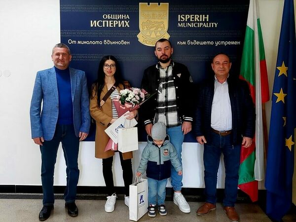 Първото бебе на Исперих за 2025 г. гостува на кмета