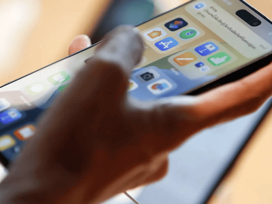 73-годишен „купил“ акции онлайн, изгорял с 9100 лв.