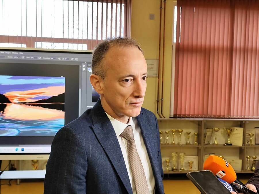 Министър Вълчев: Паузата между сроковете няма да се удължава