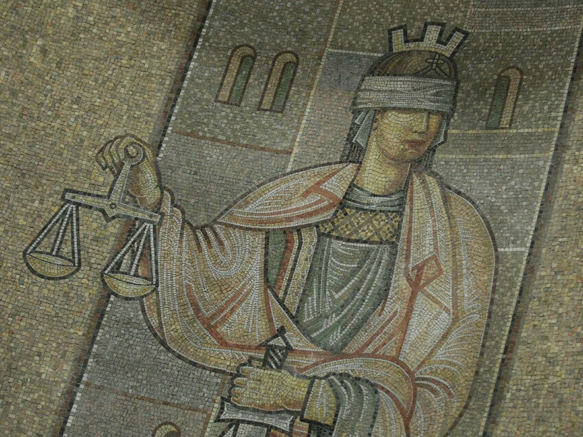 Внесоха обвинителен акт срещу шофьора, блъснал и убил трима 