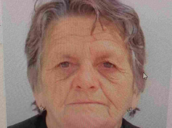 Издирват възрастна жена с деменция