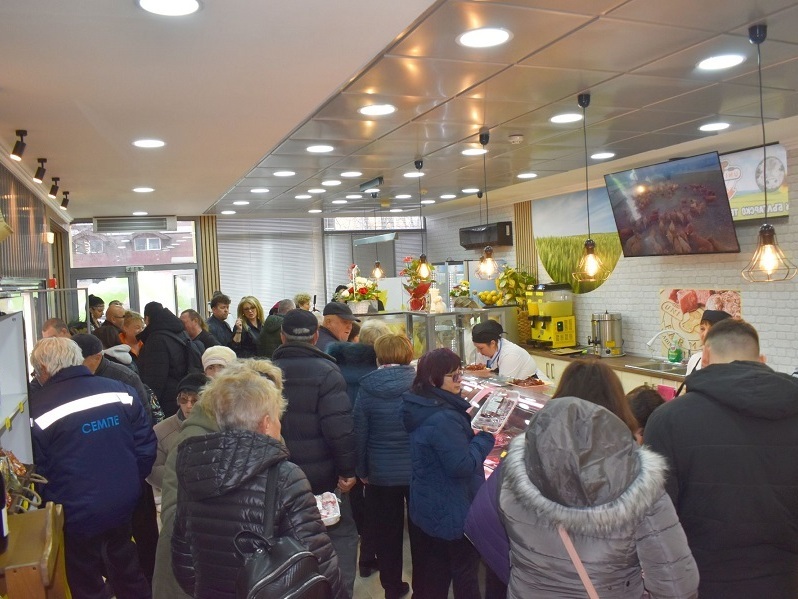 Нов магазин с храни местно производство