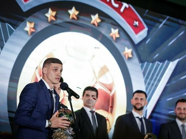 Футболист на годината с дарение за „Академия Лудогорец“