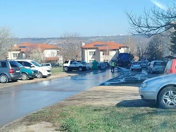 Чистят шахти и мият улици в Разград