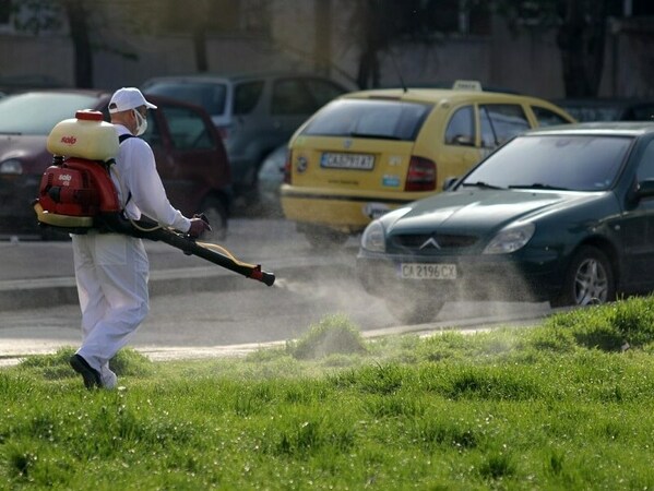 Пръскането на тревните площи започва от 1 април