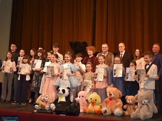 Награди за млади пианисти от конкурса „Димитър Ненов”