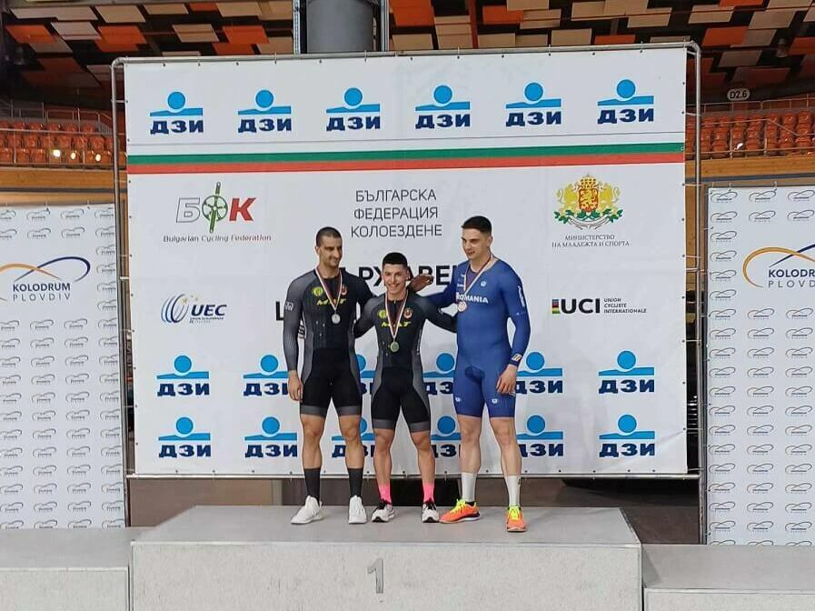 Куп медали за колоездачите на „Спринт“