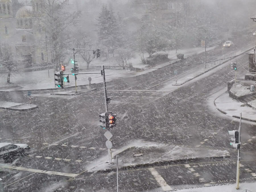 Априлска снежна буря в Лудогорието