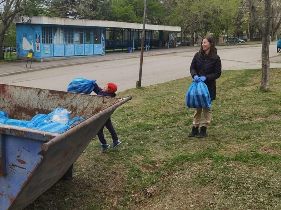 Поредна успешна акция „Бонбони за смет“
