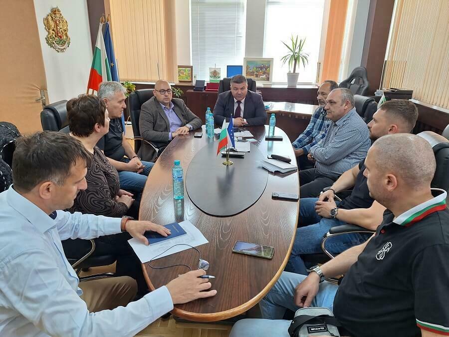 Миризмите в Разград са в резултат на торене