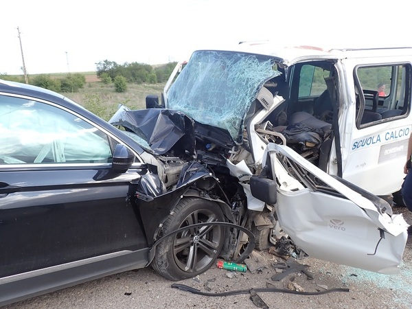 Един загинал и петима ранени при тежка катастрофа