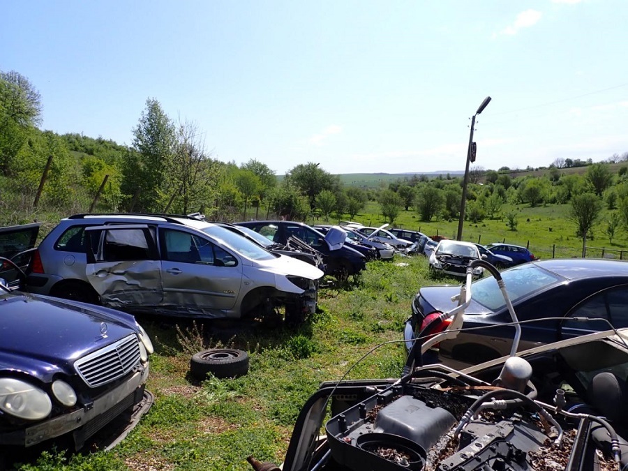 Проверяват автокъщи и сервизи