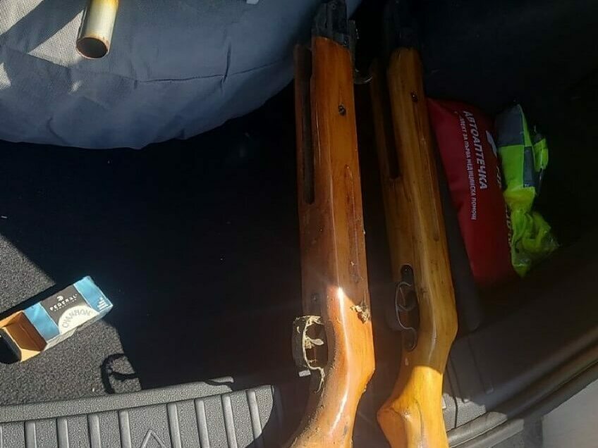 Двама в ареста за незаконно оръжие