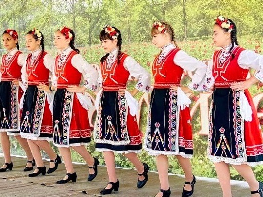 „Божурите“ тази година – на закрито