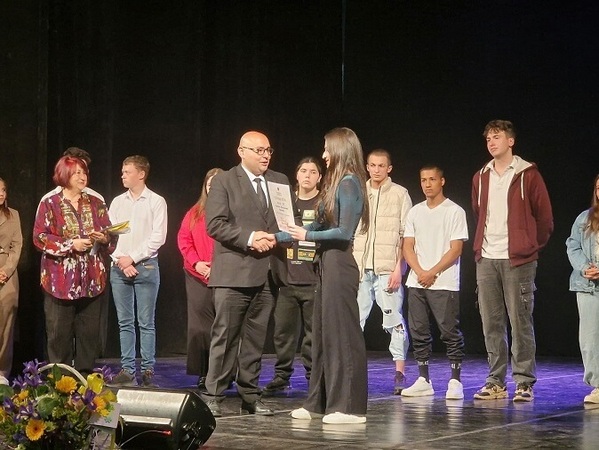 Подкрепа за абитуриенти от Разград