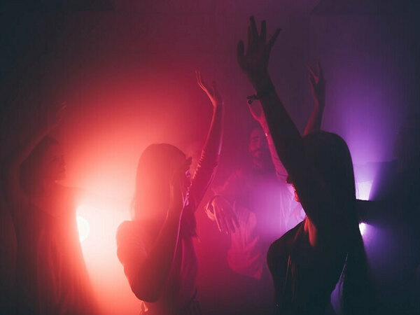 Заловиха шестима непълнолетни нарушители на вечерния час