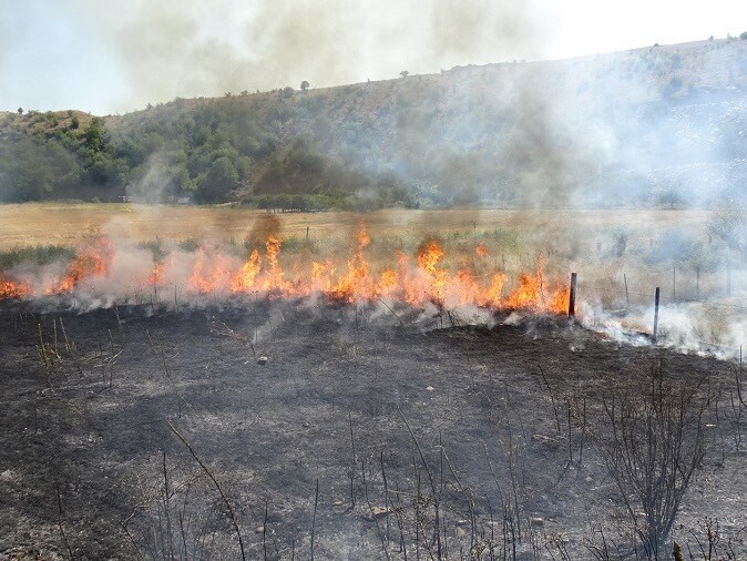 Запалени сухи треви отнеха човешки живот