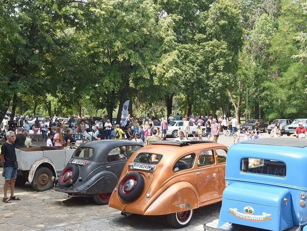 Парад на ретро возила