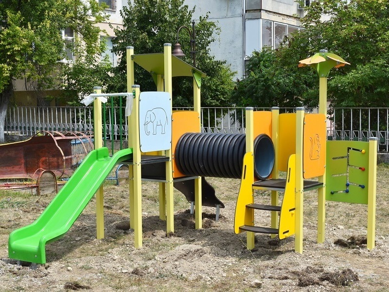 Обновяват детски кътове за игра