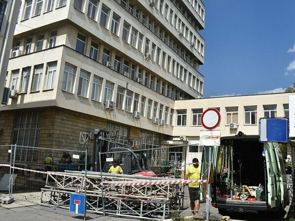 Санират сградата на Община Разград