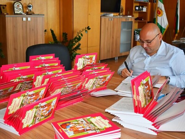 Всеки първокласник с подарък от кмета