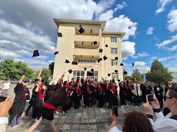 Дипломи за студентите от Филиала на Русенския университет