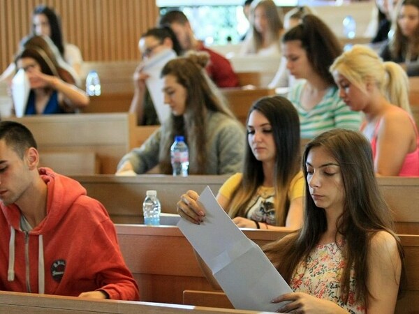 Увеличават стипендиите за студенти и докторанти