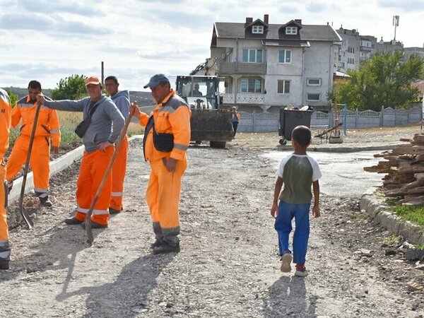 Ремонтите на улици и тротоари са в ход