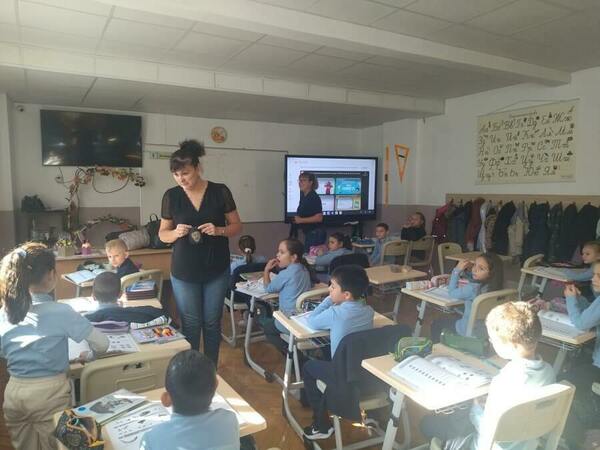 Полицаи гостуват на ученици