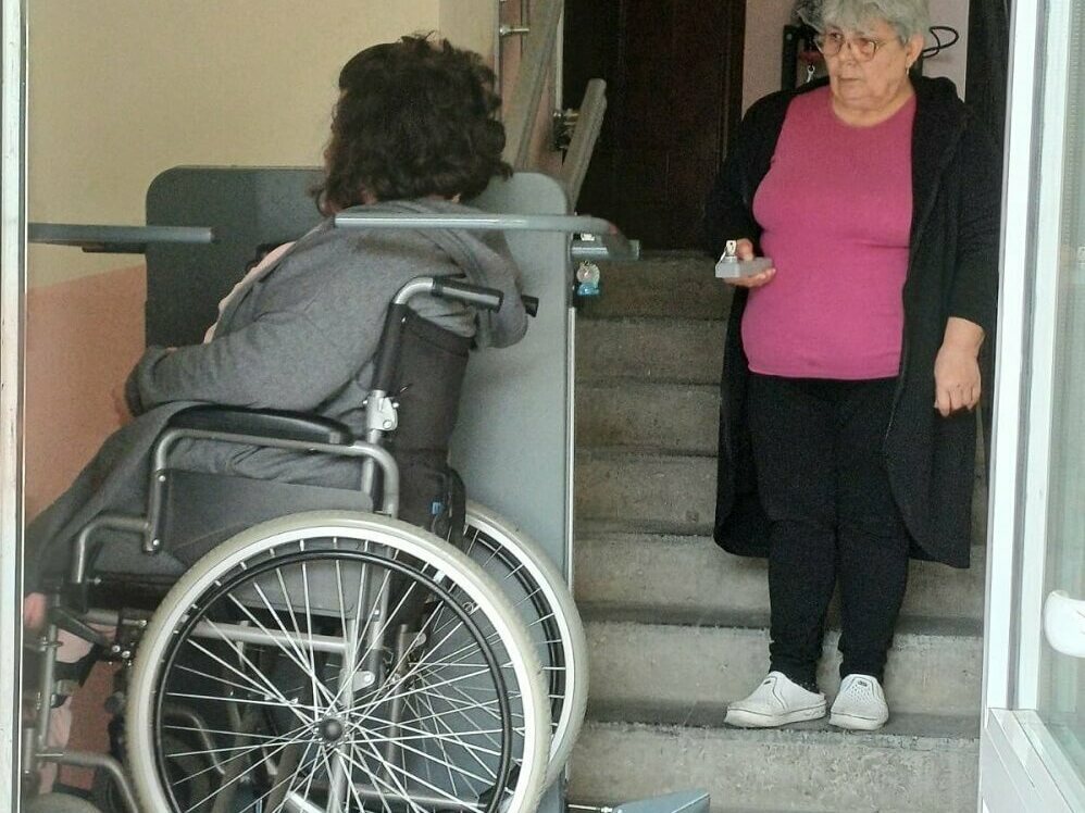 Млада жена вече има своя път към света