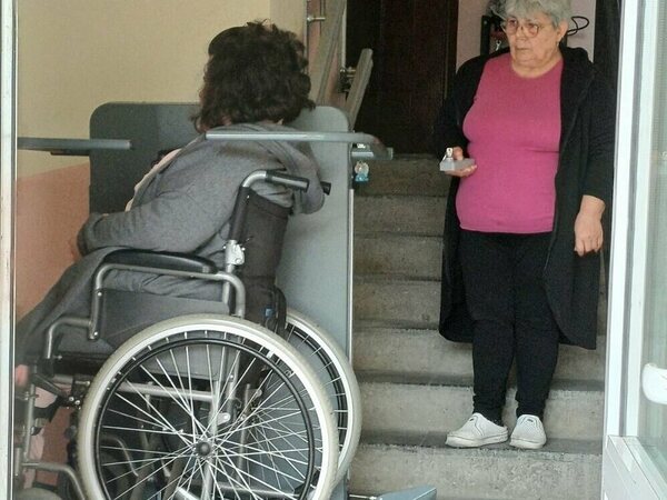 Млада жена вече има своя път към света