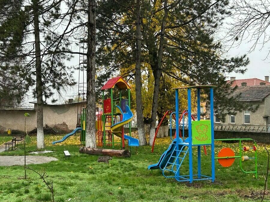 Нови детски съоръжения в Исперих и пет села