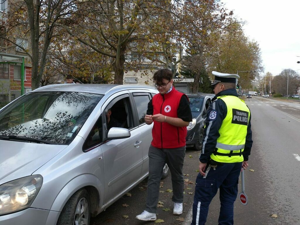 Ученици с послания към шофьорите